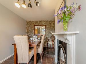 West Llwyn - Uk41757