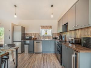 West End Farm Lodge Alabaster