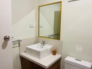 D143 Ballarat Sunny Desert Retreat 4bdrms sleeps13