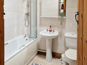 Y Dderwen At Brynglas Farm