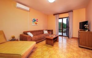 Nice Home In Sveti Bartol