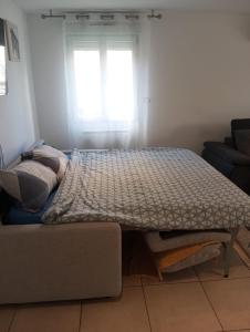 Studio dans une résidence sécurisée et calme avec place de parking