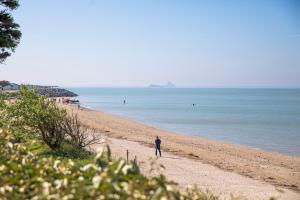 Manava Villa vue mer et Mont Saint Michel piscine intérieure