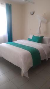 Sunny Sands Beach Apartment 3