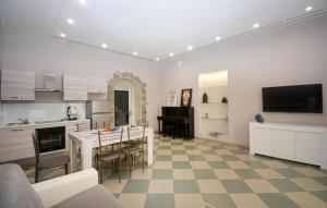 Stunning Home In Solarino