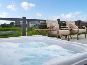 Reel Paradise - Uk37723