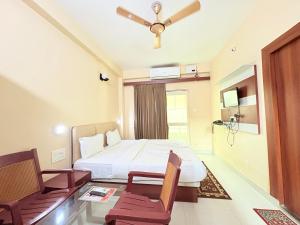 Hotel Golden Wave Near Sea Beach - Fully Air Condition withLuxury Luxuary Rooms With Attached-Balcony Free Wifi & Lift Facilities# Boutique Services - A Top Rated Hotel IN Puri