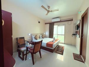 Hotel Golden Wave Near Sea Beach - Fully Air Condition withLuxury Luxuary Rooms With Attached-Balcony Free Wifi & Lift Facilities# Boutique Services - A Top Rated Hotel IN Puri
