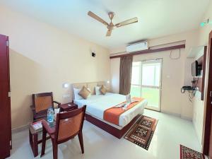 Hotel Golden Wave Near Sea Beach - Fully Air Condition withLuxury Luxuary Rooms With Attached-Balcony Free Wifi & Lift Facilities# Boutique Services - A Top Rated Hotel IN Puri