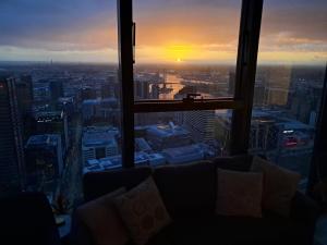 Skyhigh retreat on the 57th floor - Free Parking