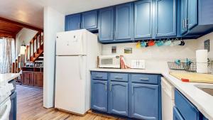 Mammoth Sierra Townhomes #25 condo