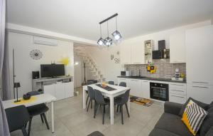 Cozy Apartment In Marzamemi With Wifi