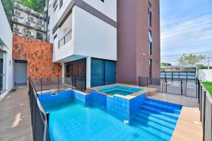 Corporate hub, close to shopping