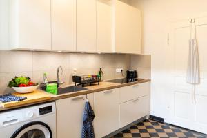 Charaktervolle 122qm Altbau-Ferienwohnung mit Stuck, viel Platz für Familien & Gruppen bis zu 8 Personen, Parkplatz inklusive