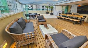 Deck com churrasqueira privativa - Piscina - Praia das Pitangueiras