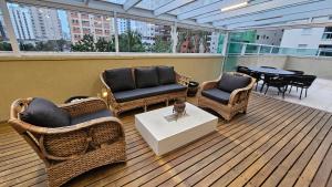 Deck com churrasqueira privativa - Piscina - Praia das Pitangueiras