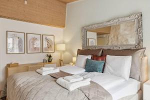 AAACentralRiversidePenthouseWBalcony&WaterView