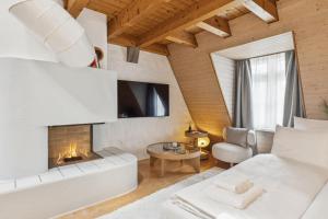 AAACentralRiverside PenthouseWBalcony&WaterView