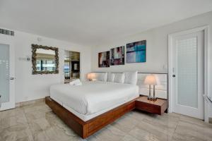 Stylish Oceanfront 2BR 1 and a half BA Condo with Resort Amenities Pools Gym Sauna 1402