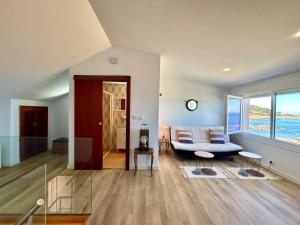 Holibai Albatros, Dúplex junto al mar, Cerca de Vigo y sus luces navideñas