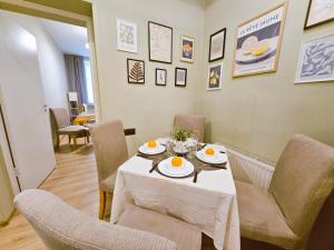 Centrally located 2 Bedroom Apartment, 5 min Walk to Old Town, Train & Bus stations