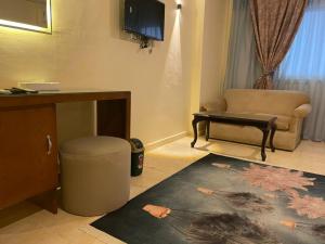 Verssailles Pyramids Hotel