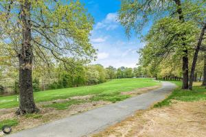 Modern 2BR Townhouse - Near Bike Trails & Golf