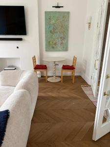 Bright Flat near Little Venice, Charming & Central