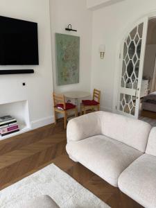 Bright Flat near Little Venice, Charming & Central
