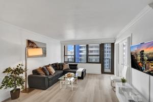 Gorgeous Ocean View 3BD Condo in Beachfront Resort 907
