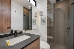 Morph 1202 - Stylish City Living: Modern Apt