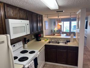 Relaxing Poolside Ocean View Townhouse Condo C-32