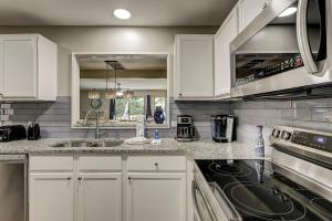 Luxury 3 BR Condo at 569 Queens Grant Updated kitchen and baths 2 Kings Queen Double Twin & Sleeper
