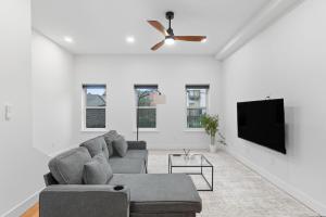 2 Bedroom 2 and a Half Bath Townhouse Stadium and Downtown Nearby