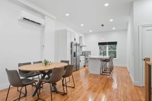 2 Bedroom 2 and a Half Bath Townhouse Stadium and Downtown Nearby