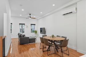 2 Bedroom 2 and a Half Bath Townhouse Stadium and Downtown Nearby