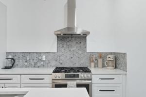 2 Bedroom 2 and a Half Bath Townhouse Stadium and Downtown Nearby