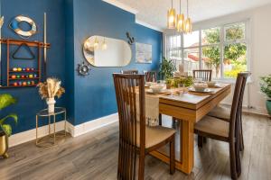 The Carr Lane Luxe Escape