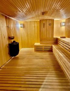 Swimming Paradise Apartments