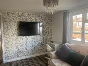 Cozy 2 Bedroom Apartment