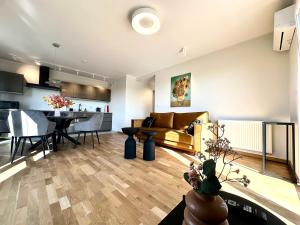 Madalińskiego Apt 25 - Balcony & Lift - 700m Main Station