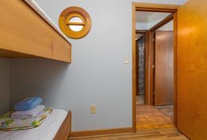 Ocean and Sound Views, Beach Access -Villa On The Blue