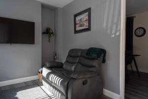 Caras Place , Falls Road