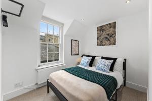 Stylish Roman Bath Apartments - The Gatsby