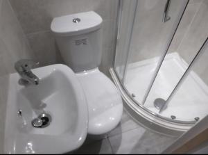 Room in Feltham, Heathrow, London