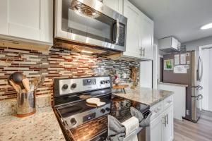 5 Blocks to Jax Beach Getaway with Patio and Yard!