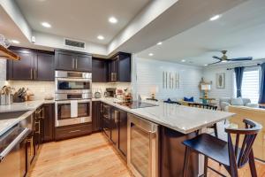 Steps to Sand Townhome with Balcony in Jax Beach!