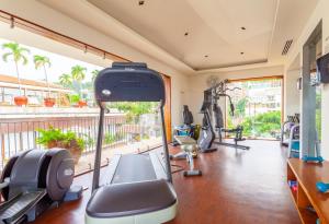 Sunny Studio in Romantic Zone, Steps to Beach