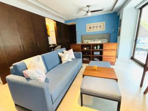 Sunny Studio in Romantic Zone, Steps to Beach