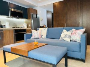 Sunny Studio in Romantic Zone, Steps to Beach